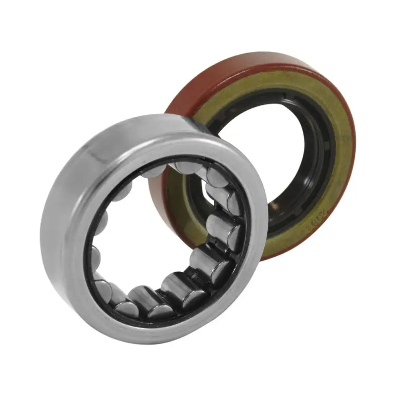 Yukon Gear R1563TAV Axle Bearing and Seal Kit / Torringtonbrand / 2.250in OD / 1.400in ID yukak-1563